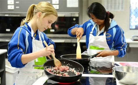 School-based cooking class to make quick food healthier ...