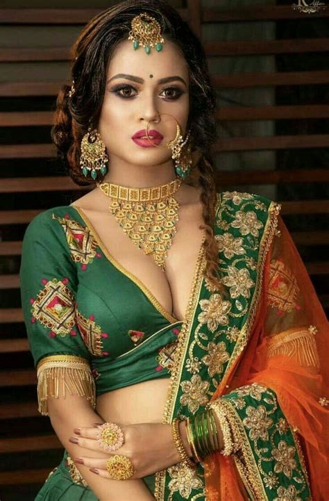 Pin By Sanjay Jeeva On Saree Blouse Designs Desi Beauty Sexy Beauty