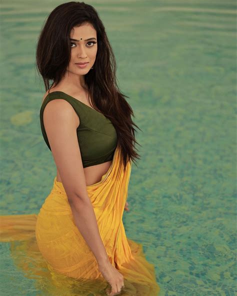 Shweta Tiwaris Latest Photos In Yellow Saree Sizzling In A Swimming Pool Full Gallery