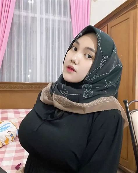 Mau Crottt Ya Kamu Shared By Noeynoey~ On We Heart It In 2022 Beautiful Hijab Big Women