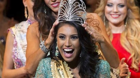 Ashley Callingbull First Nations Woman Crowned Mrs Universe Cbc News
