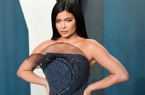 Kuwk Kylie Jenner Reveals 13 Of Kylie Cosmetics Employees Are Black