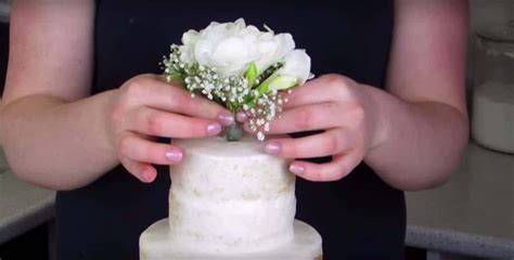 Diy Real Flower Wedding Cake Topper A Gorgeous Element To Your Cake