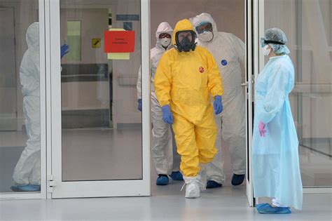 Putin Dons Hazmat Suit As Russia Admits Virus Numbers Likely Far Higher Good Morning America