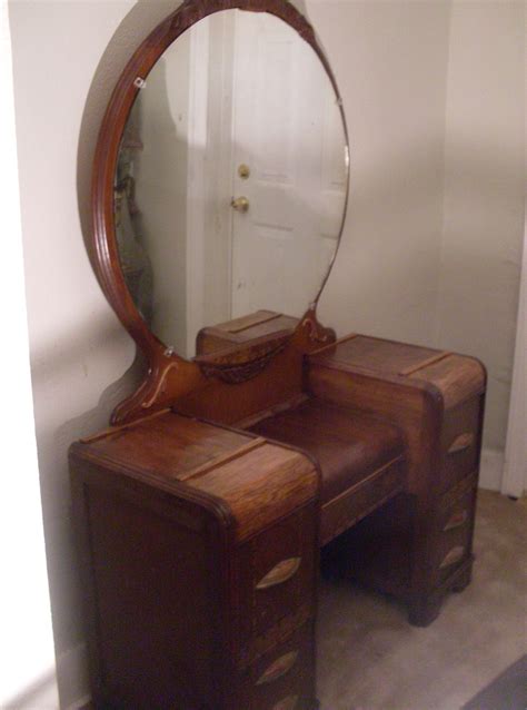 One side regular mirror & the other side is a x3 magnifying mirror. 1940's Vanity Dresser With Mirror | Home Design Ideas