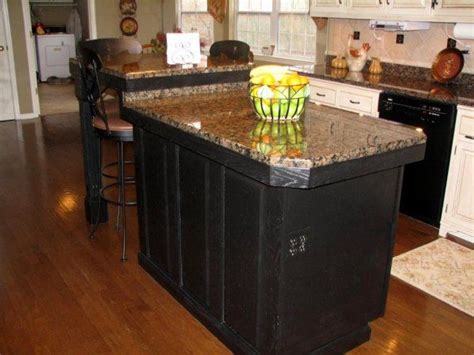 The backsplash set up can be used as diagonal or horizontal. Here's a Baltic brown granite kitchen island. | Baltic ...