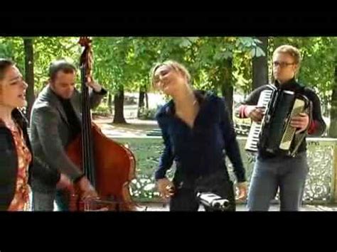 Recorded on 4 february 2016 in ostend, belgium, for radio 2's. GEIKE ARNAERT HOOVERPHONIC - YouTube
