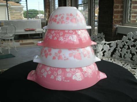 Pyrex Gooseberry Pink Cinderella Mixing Bowl Set Nesting Bowls