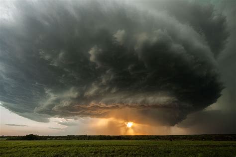 Stunning Supercell Thunderstorm In Kansas