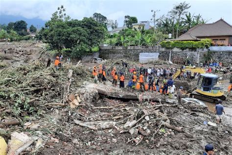 Foto Penyebab Banjir Bandang Yang Tewaskan Orang Di Kota Batu Versi BNPB