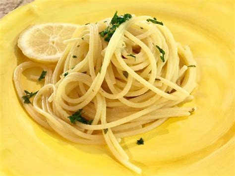 Spaghetti al Limone di Amalfi: la Straordinaria Ricetta Buona e Veloce!