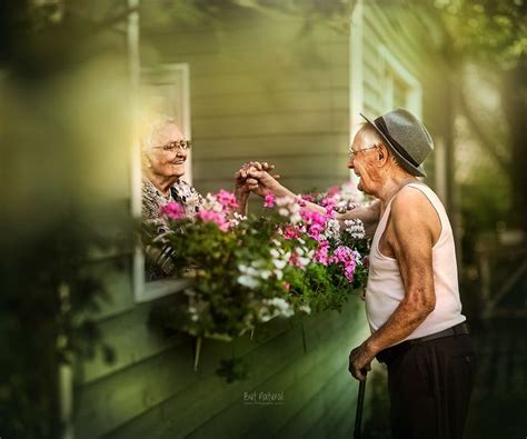 This Photographer Captures Elderly Couples Posing For Engagement Style Photos 15 Pics