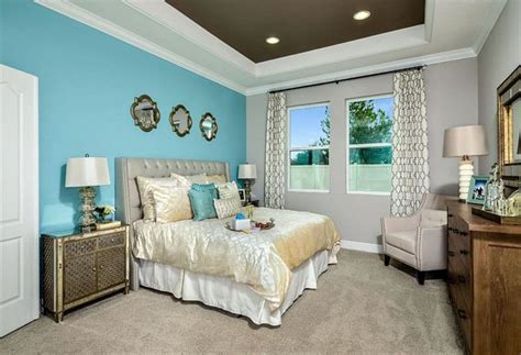 29 Beautiful Blue And White Bedroom Ideas Pictures
