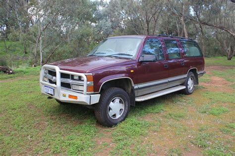 Rhd Chev Suburban Rebadged As A Holden By The Holden Dealer Network
