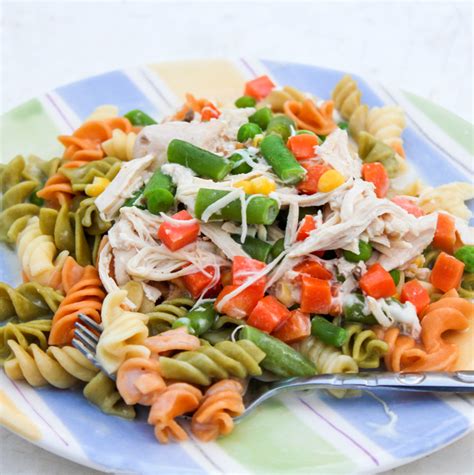 Garlic parmesan kale pasta on the bottom, garlic marinated chicken and blistered tomatoes on top. Slow Cooker Garlic Chicken and Veggie Alfredo Pasta | Daily Dish Recipes