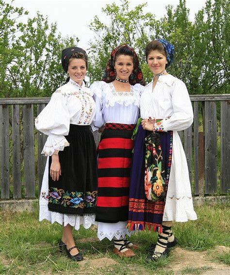 dames posing in traditional romanian folk costumes from maramureş traditional outfits