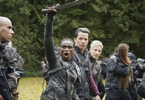 The 100 Ending Throws Ep Jason Rothenberg Directly Into The Last War