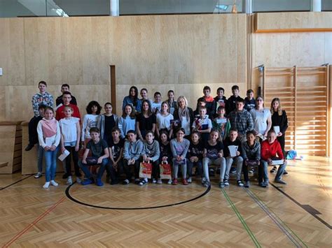 Er ist verziert mit einem ninja, das ist ein ehrenwerter kämpfer für die . Mittelschule Brunn/Ma. Enzersdorf | Ninja Warrior