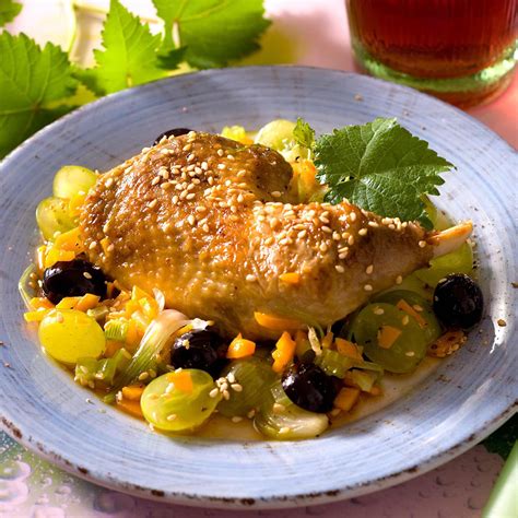 Découvrez la recette de la pintade en cocotte aux deux raisins Raisins
