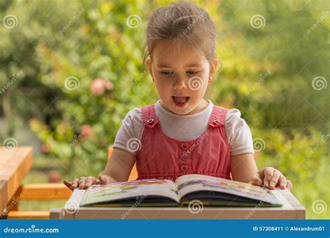 Expressive Little Girl Reading Loud Stock Image Image Of Green Loud