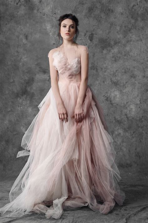 Wedding dresses for broad shoulders. Wedding Dresses for Pear or Inverted Triangle Shape Brides