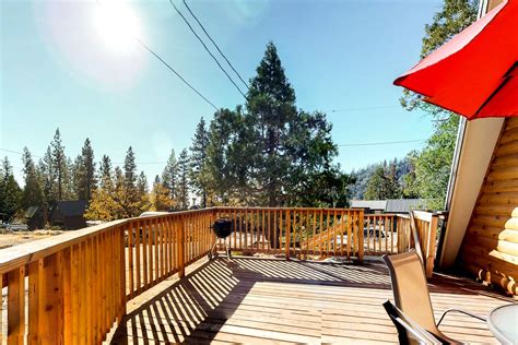 One of the central valley's national treasures, at an elevation above 5,000', visitors of shaver lake can enjoy a diverse selection of outdoor recreational activities. Cabin Rental in Shaver Lake, California