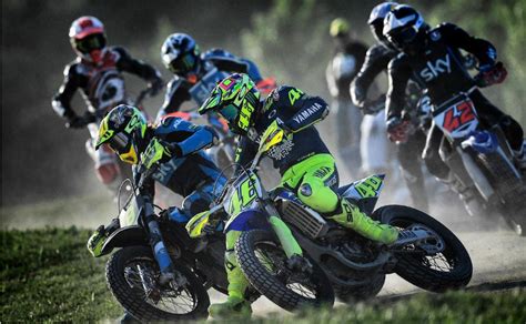 Le japonais ayumu sasaki et l'espagnol jeremy alcoba, également impliqués dans l'accident, «vont bien», ont rapidement précisé les organisateurs. Valentino Rossi Admitted To Hospital After Sustaining ...