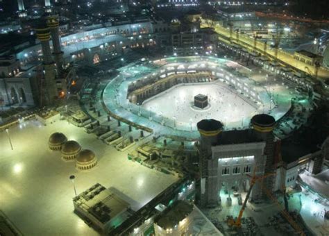 Masjidil haram, merupakan tujuan utama ibadah haji. Seorang Pria Menabrak Gerbang Masjidil Haram di Mekah ...