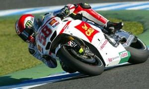 Marco simoncelli, pembalap motogp asal italia, menyerah setelah cedera parah menimpanya. Marco Simoncelli's death was unpreventable, says MotoGP's ...