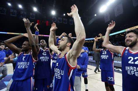 Fenerbahçe alt yapısında basketbol hayatına merhaba diyen milli basketbolcu doğuş balbay 1989 yılında i̇stanbul'da dünyaya gelmiştir. Doğuş Balbay iki yıl daha Efes'te - Son Dakika - Ribaund ...