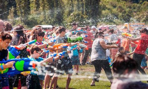 World S Largest Squirt Gun Fight Us Groupon
