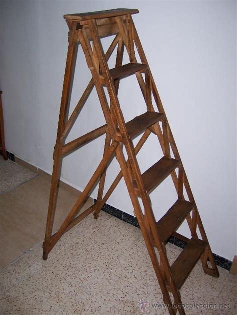 Disponemos de una amplia gama de escaleras de tijera de madera. Antigua escalera de madera. | Escaleras de madera, Madera ...