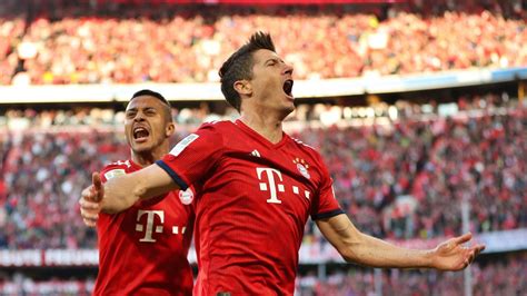 Lewandowski Celebration - Goal Celebration Thomas Muller Fc Bayern Munich With Robert 