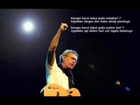 Lirik lagu bunga matahari iwan fals; Iwan Fals - Seperti Matahari - YouTube