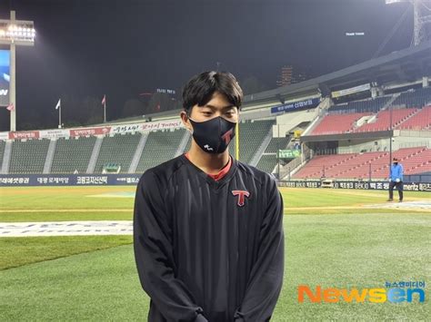  펼치기 · 접기 . '기립박수 받은 루키' 이의리 "첫 승 욕심? 내가 계속 잘 ...