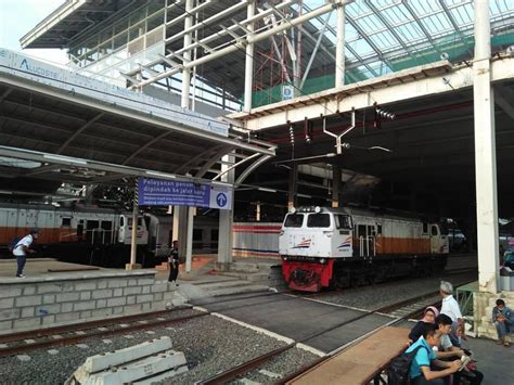 Stasiun Jatinegara Jakarta Stasiun Di Indonesia