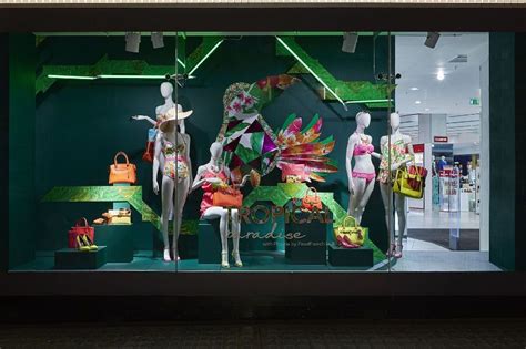 20 Tips Ideas For Your Retail Store Window Displays