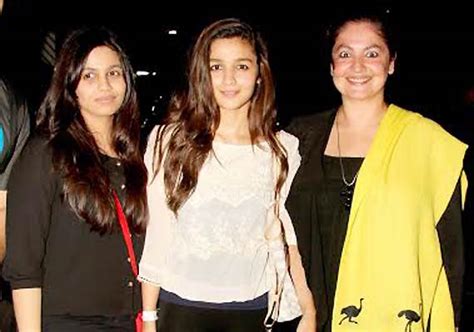 Sisters Love On Display Alia And Pooja Bhatt Bonding Moments See Pics Bollywood News India Tv