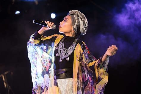 Singer Songwriter Yuna Finds Balance Between Cultures Culturs