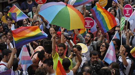 Hundreds Celebrate Istanbul Pride Despite March Being Banned For Fifth Year