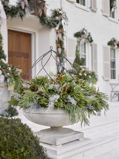 Outdoor Holiday Decorating: Home for the Holidays Showcase