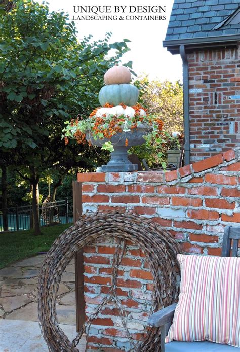 People who love to garden usually have lots of ideas when it comes to creating the perfect flower bed. 17 Best images about Fall flower bed ideas on Pinterest