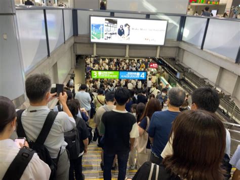 【闇】埼京線 渋谷駅～新宿駅間で外国人男女2人が線路内立ち入りで山手線なども巻き込まれ電車遅延、酔っ払い目撃情報が相次ぐも線路内に人はいなかっ