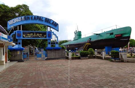 Monumen kapal selam surabaya (instagram.com/mikail_akbar2018). Yuk, Jalan-Jalan ke 10 Tempat Wisata di Surabaya Ini!