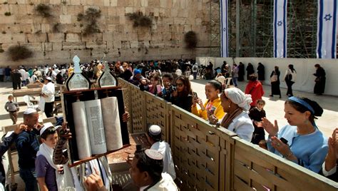 Jewish Prayer At Western Wall Ready To Go Co Ed