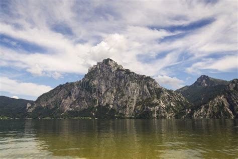 Traunstein Berg Auf Bank Von See Traunsee In Salzkammergut Österreich