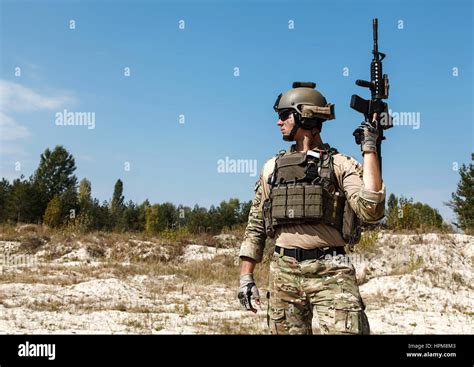 Us Army Ranger With Weapons In The Desert Stock Photo Alamy