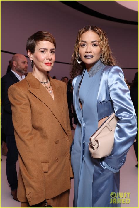 sarah paulson and holland taylor couple up in paris for fendi s fashion show photo 4885542