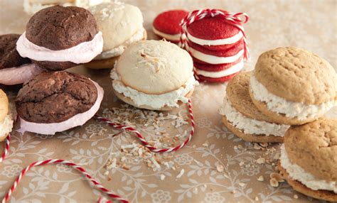 There's no holiday paula deen loves better than christmas, when she opens her home to family and friends, and traditions old and new make the days merry and bright. Holiday Baking