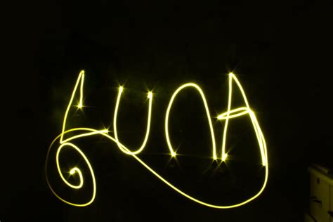 Escribir Con Luz 1 Luna Cuatro Letras Que Para Muchos Sig Flickr